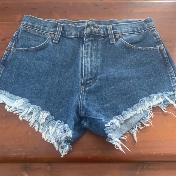Wrangler Reworked Cut-Off Denim Shorts! Size 28! - Picture 2 of 4
